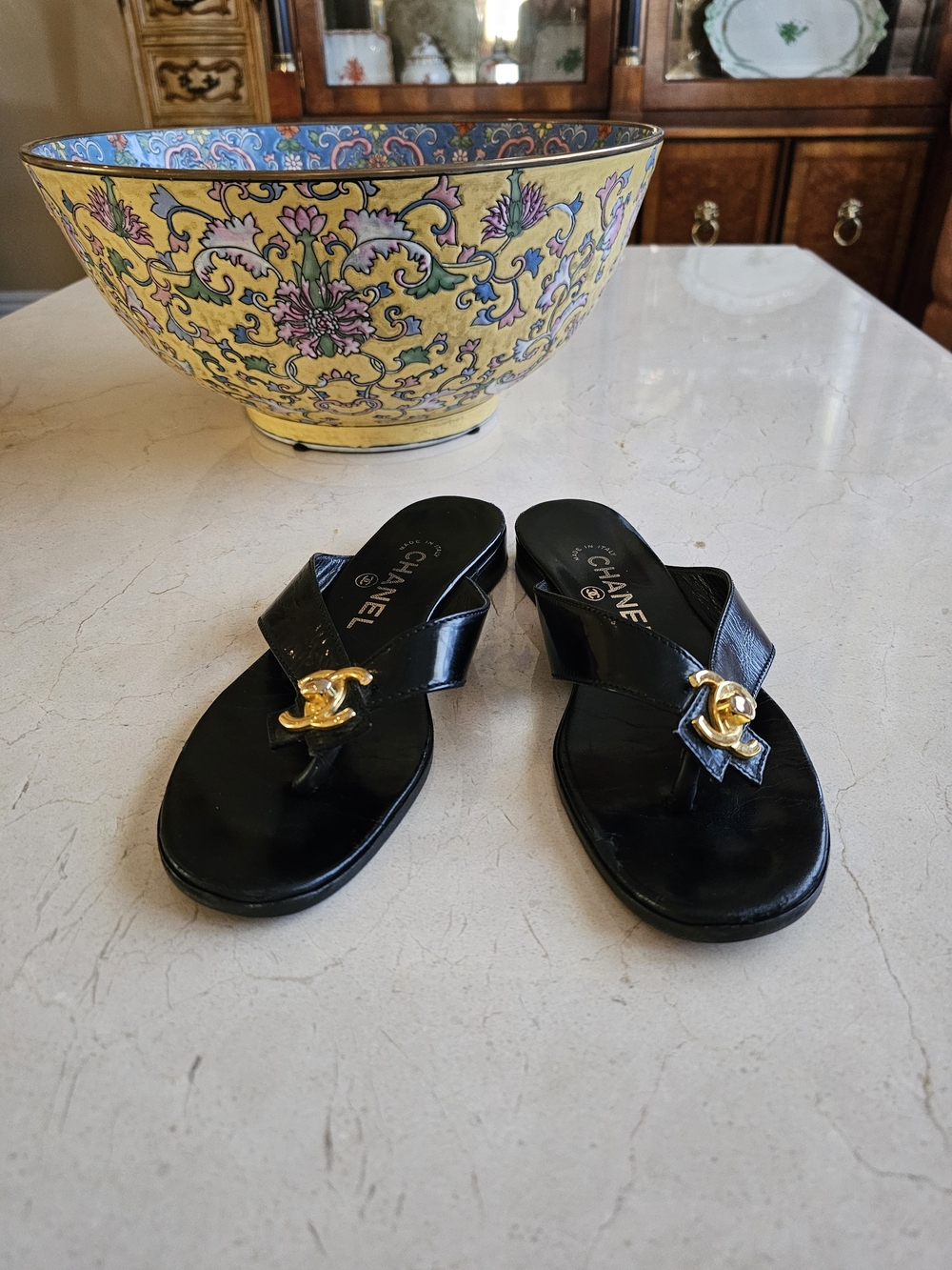 CHANEL Black Patent Leather Gold CC Logo Thong Sandals US 7.5